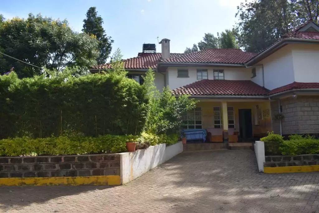 8 bedroom standalone house for rent in Runda Image