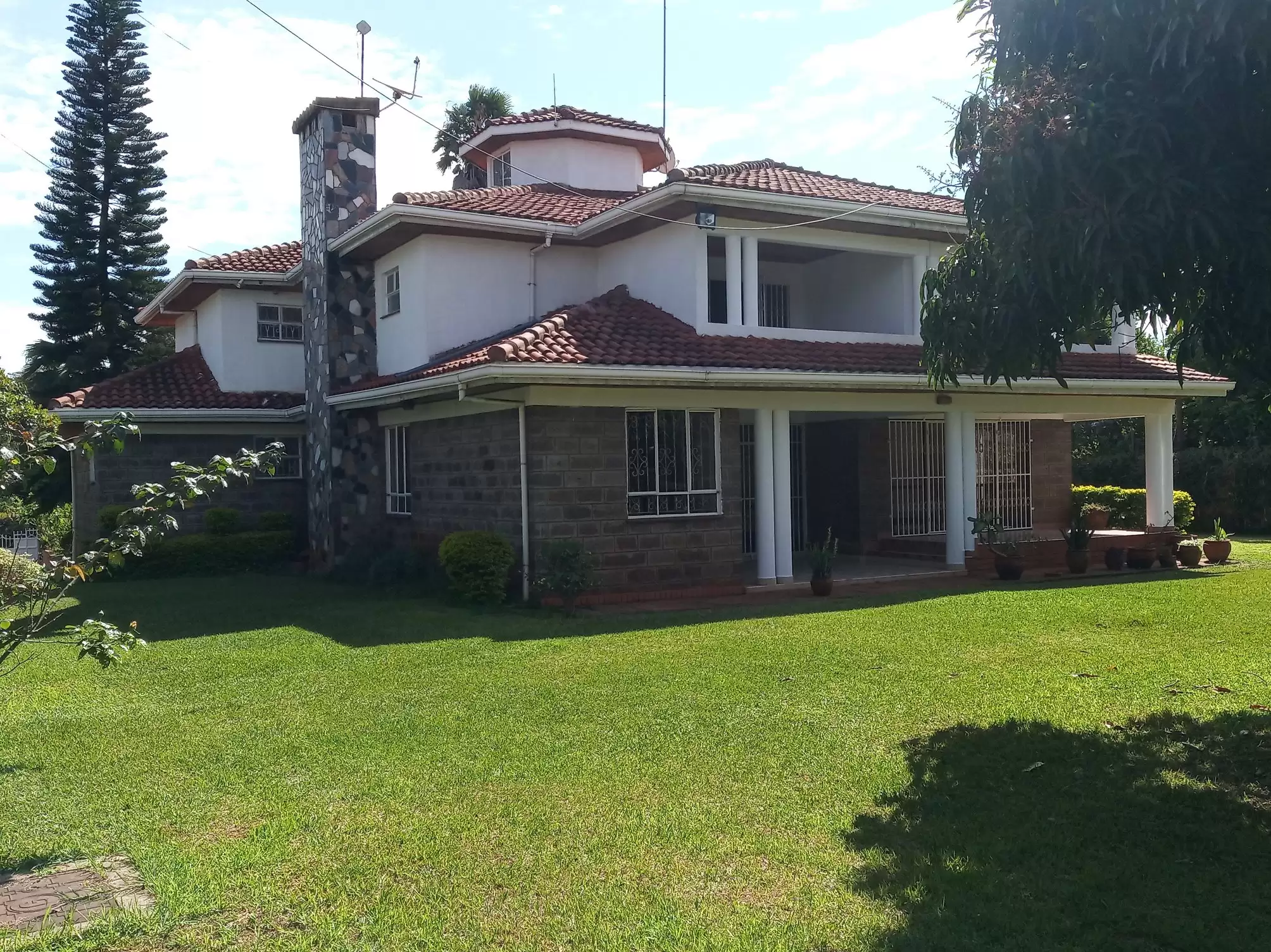 Old Runda 5 bedroom house with swimming pool for rent Image