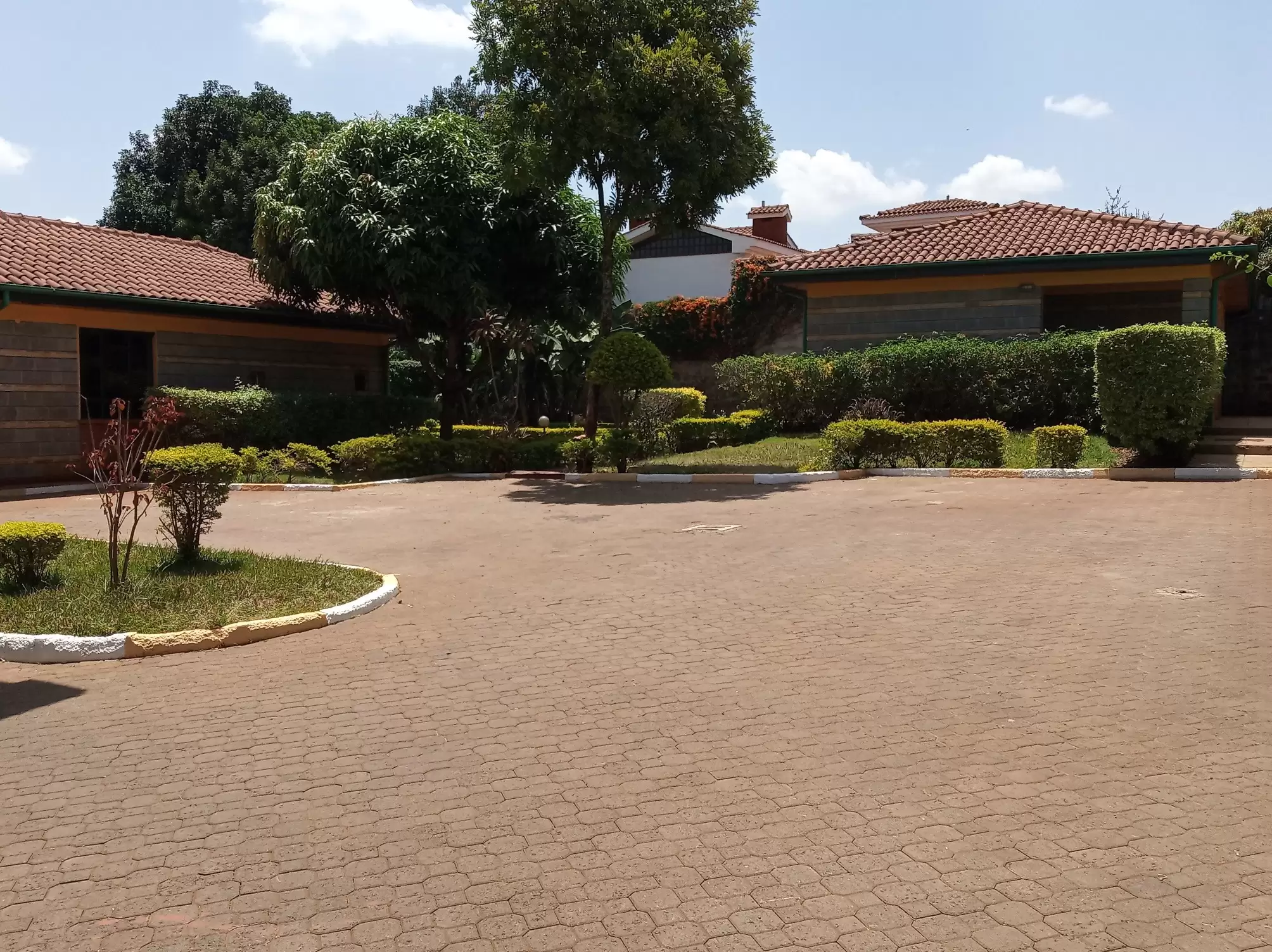 Runda 5 bedroom mansion with guest wing for rent Image