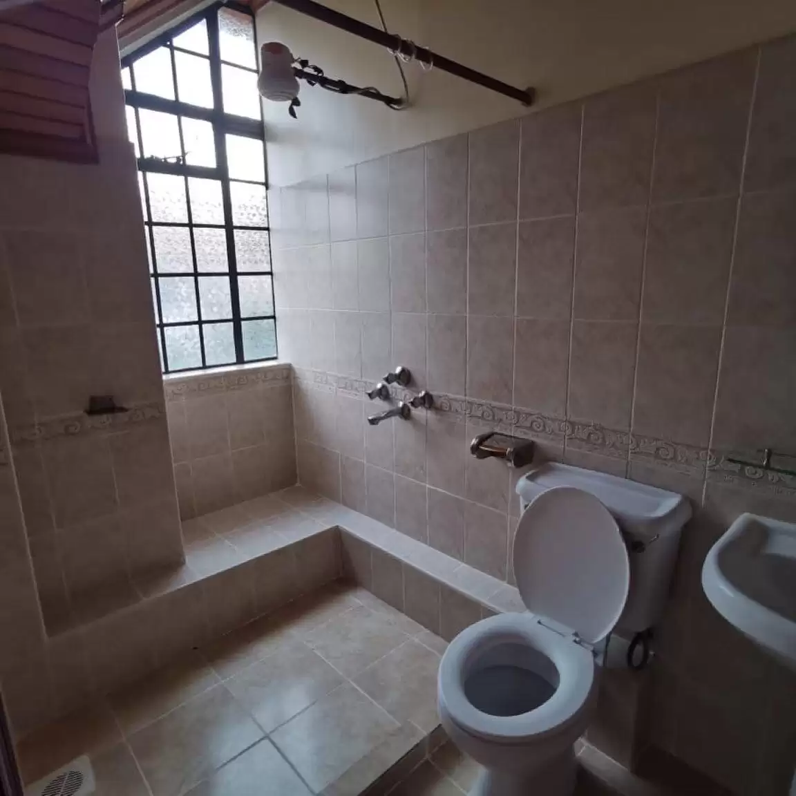 spacious 5 bedroom villa for rent in Lavington Image