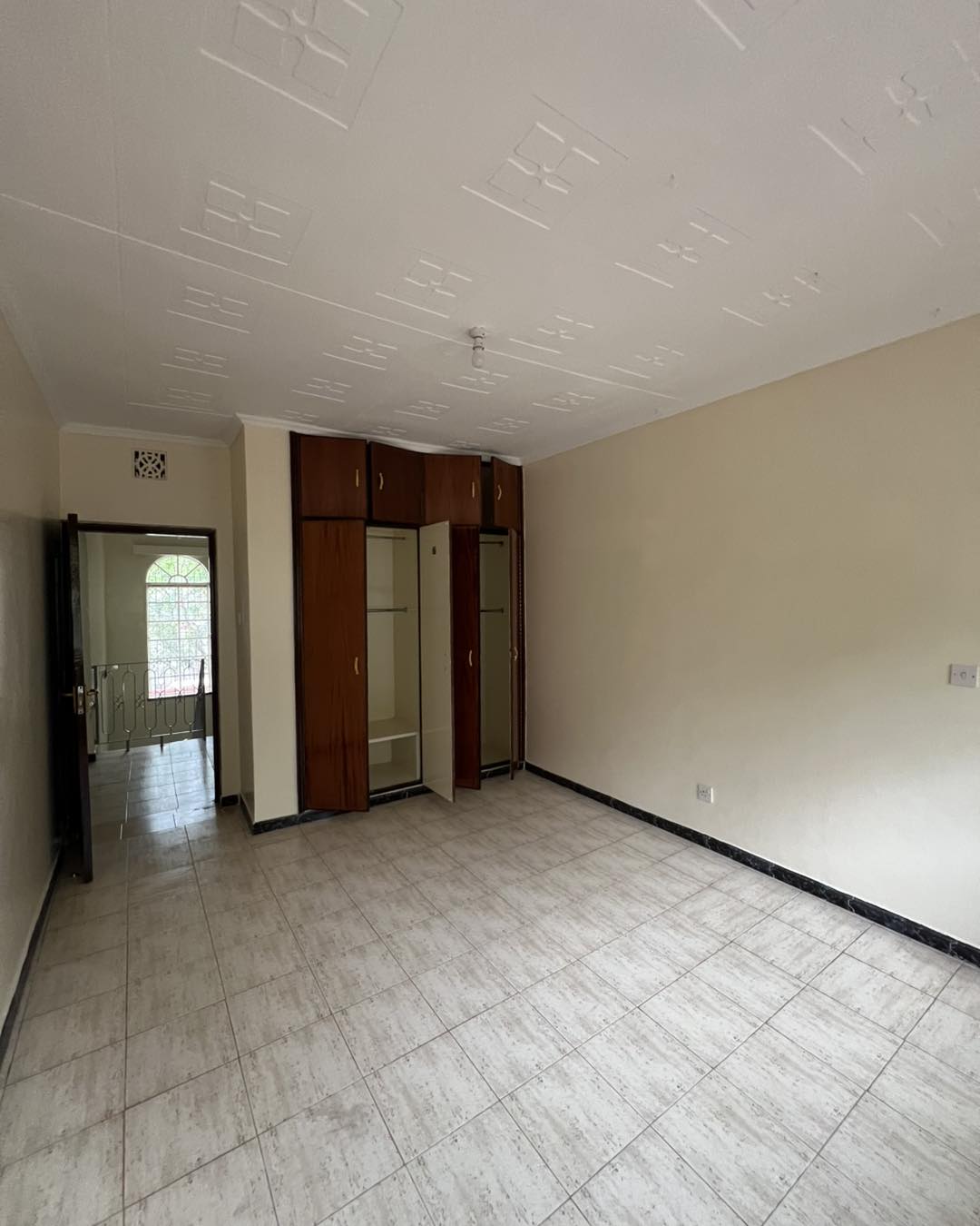 Prime Commercial Property To Let in Lavington Image