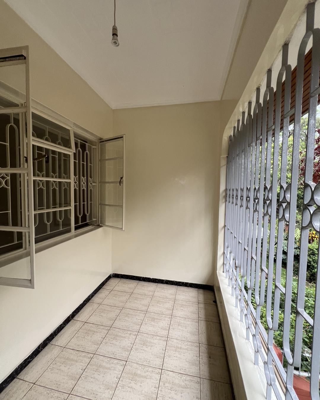 Prime Commercial Property To Let in Lavington Image