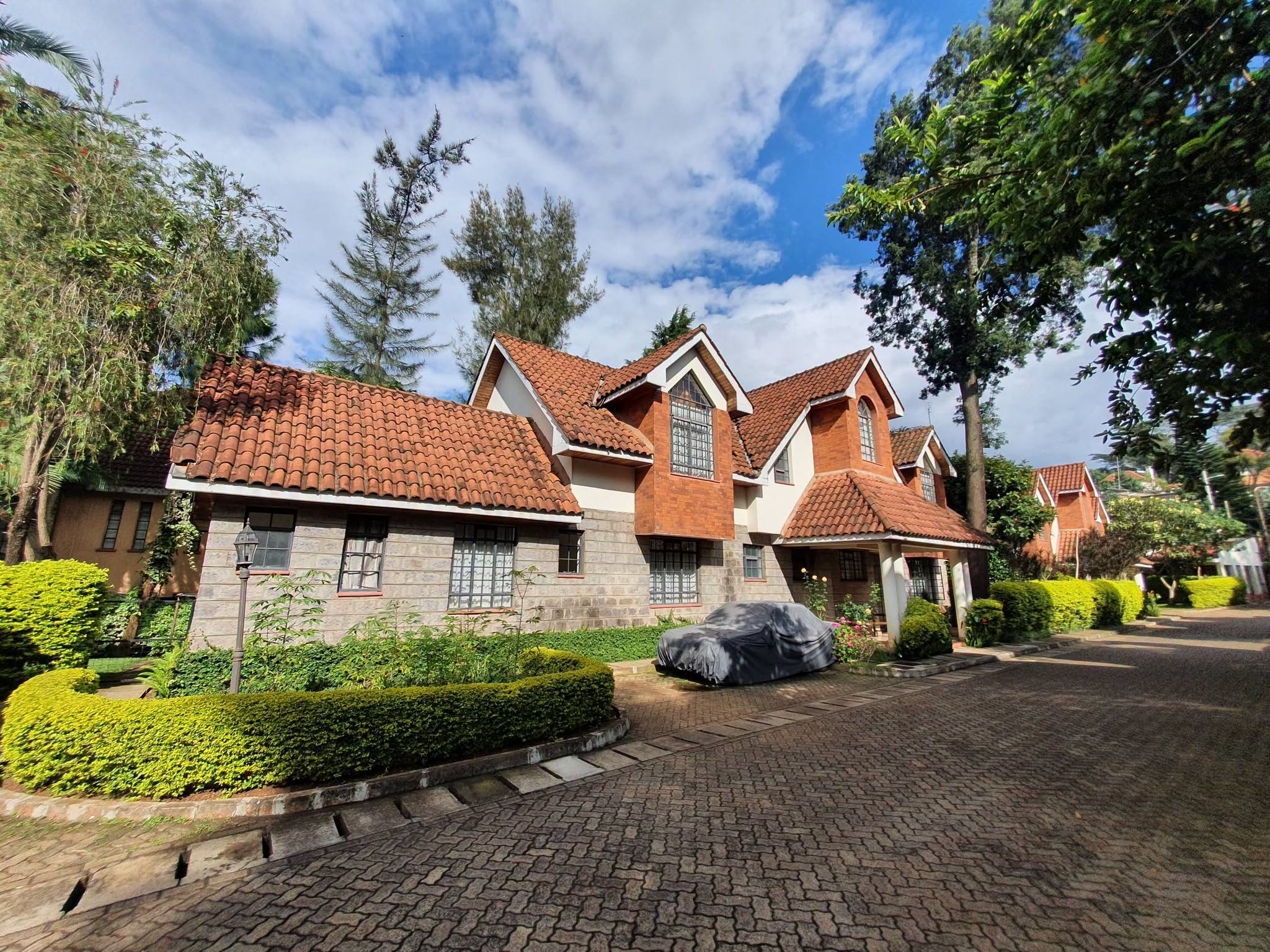 Prime Ensuite 4-Bedrooms plus DSQ maisonette for sale in lavington