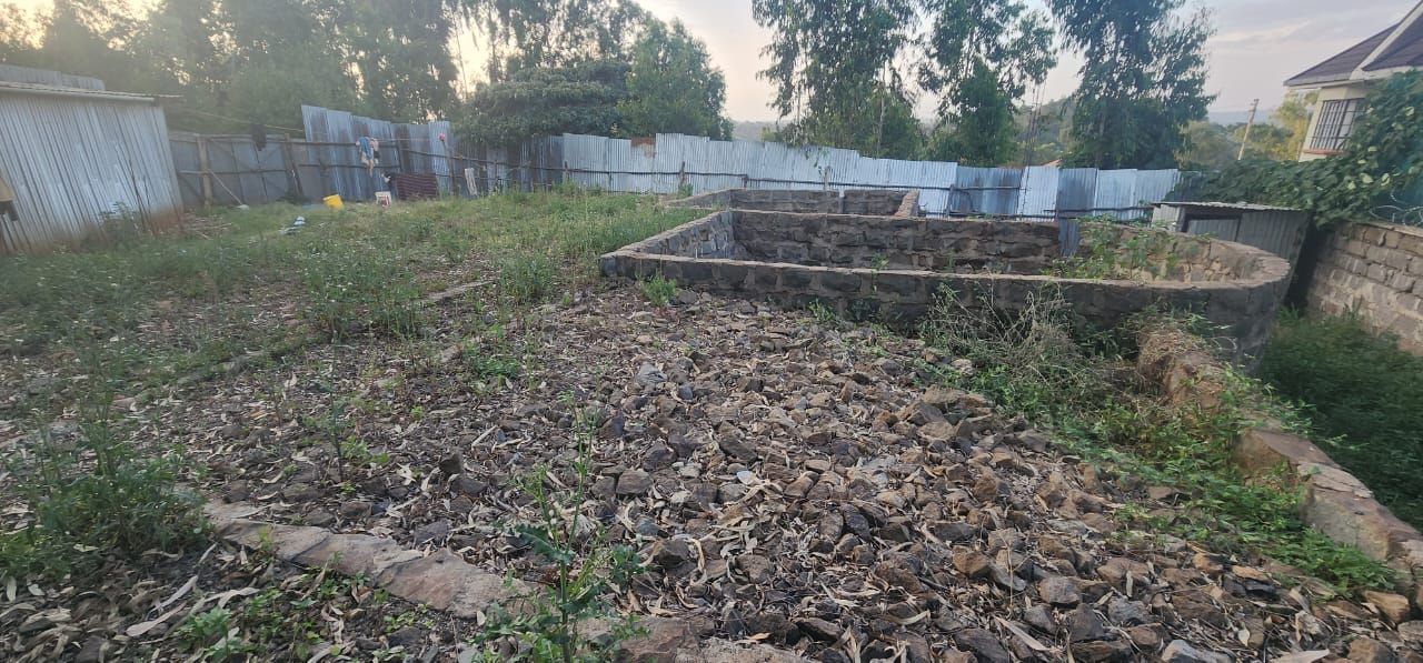 Prime plot 50 by 100 for Sale in Oloolua next to police post. Image