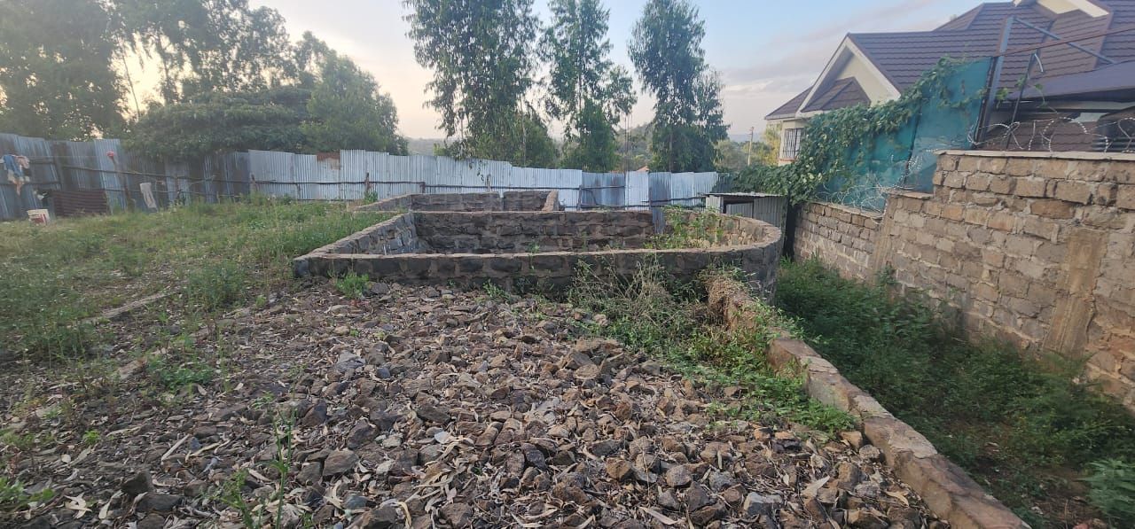 Prime plot 50 by 100 for Sale in Oloolua next to police post.