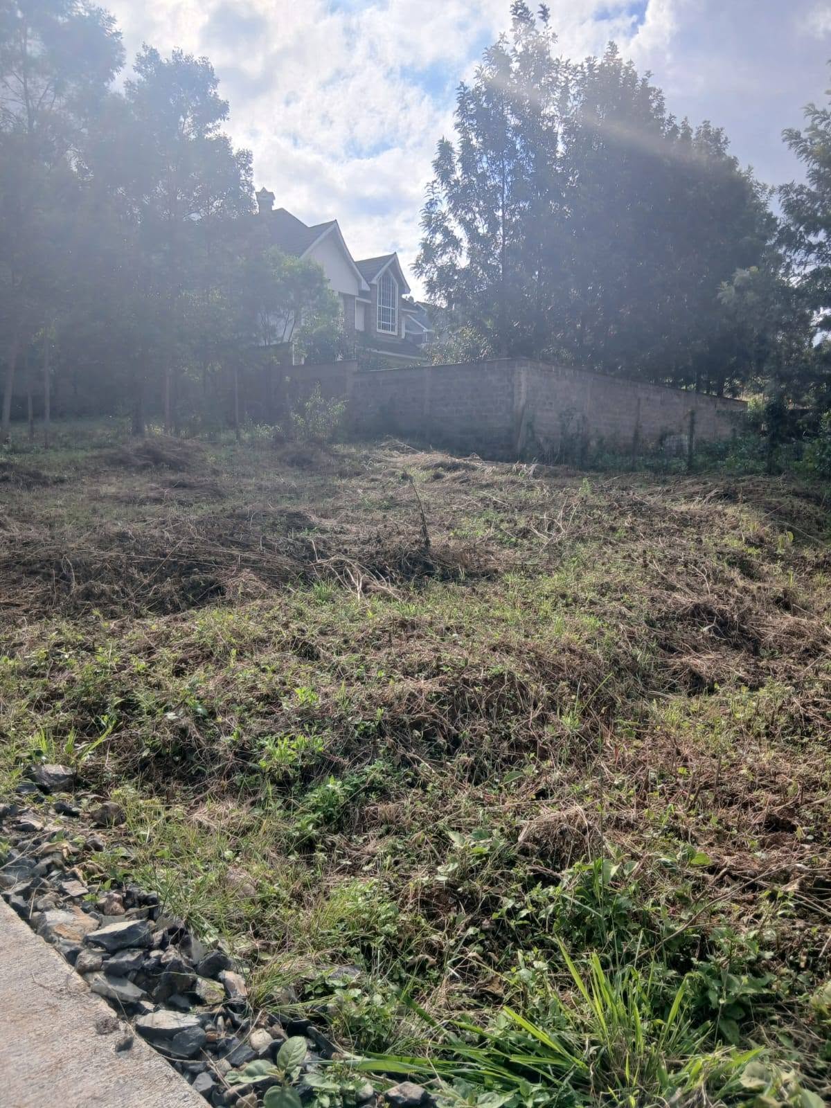 PRIME QUARTER ACRE PLOT FOR SALE IN KERARAPON DRIVE