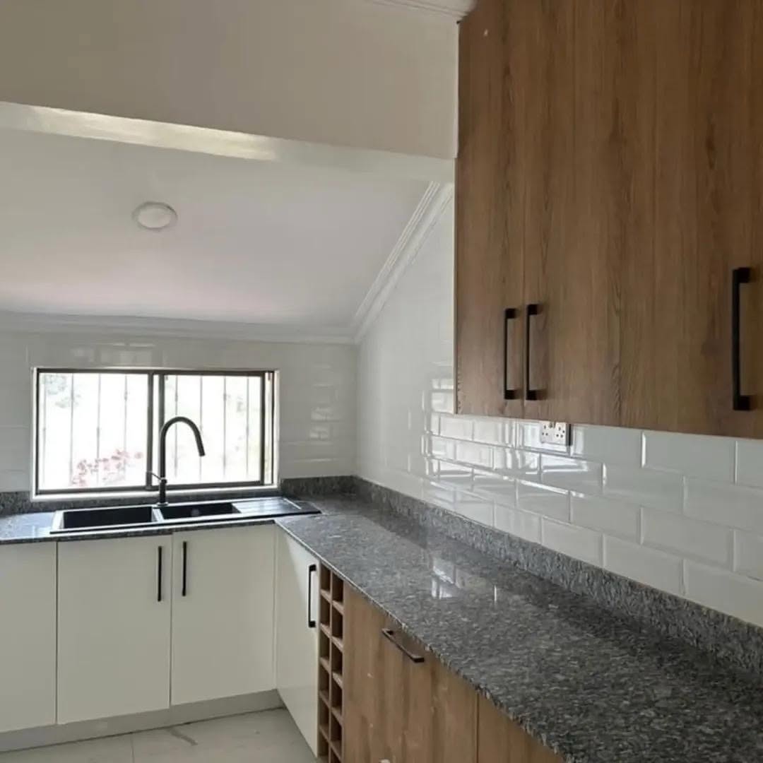 referbished collonial 3 bedroom bungalow for rent in muthaiga Image