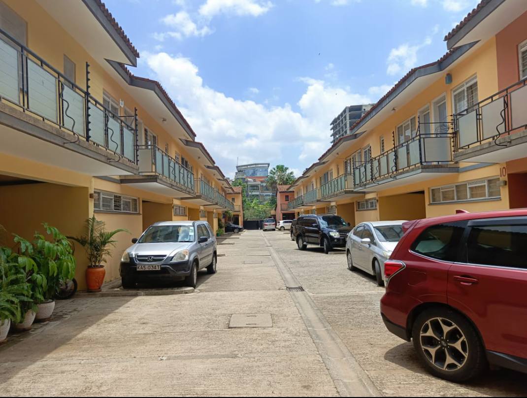 Semi Detached 4 Bedroom Maisonette For Sale in Kilimani