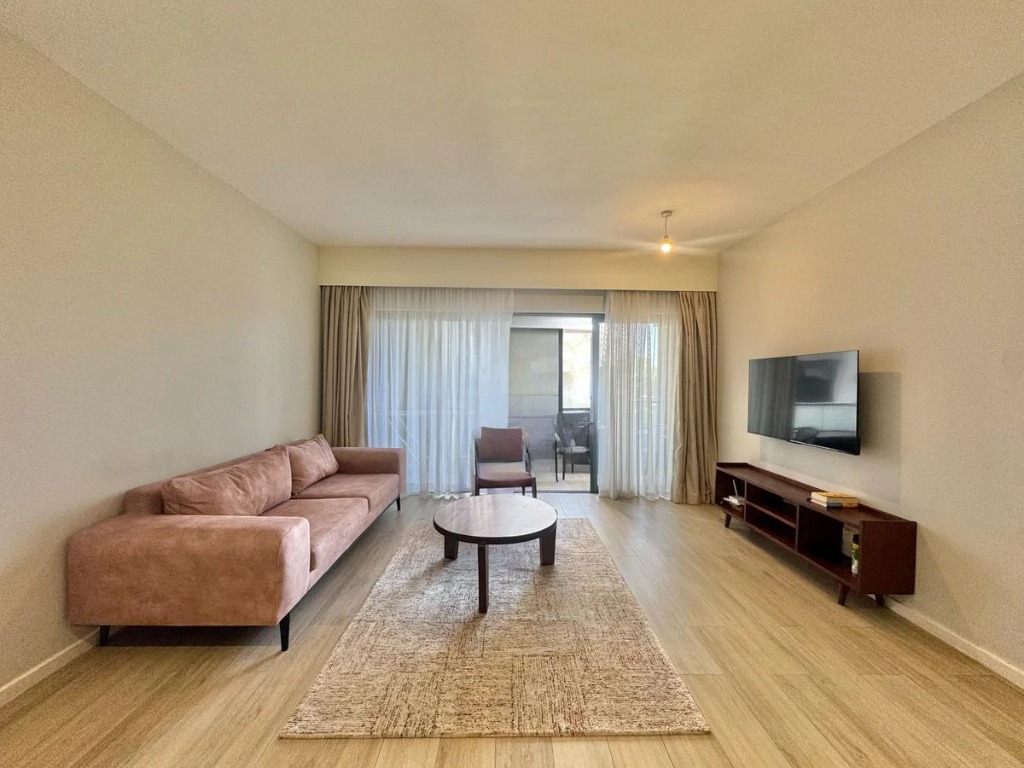 Serviced 1 Bedroom Apartment Ensuite To Let in Riverside, Westlands.