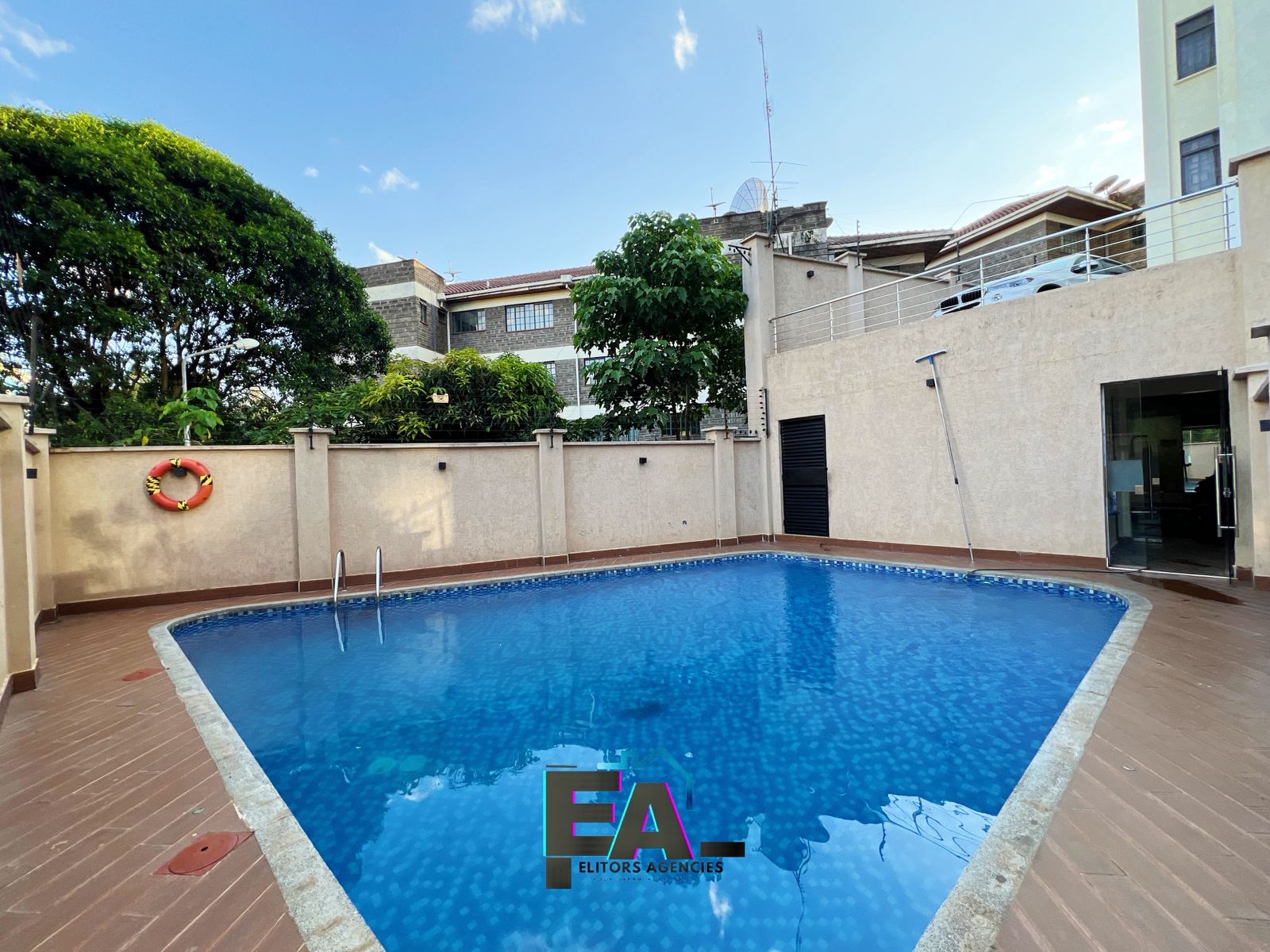 Spacious 2 bedroom apartment all ensuite plus dsq & Cloakroom for rent in Kileleshwa