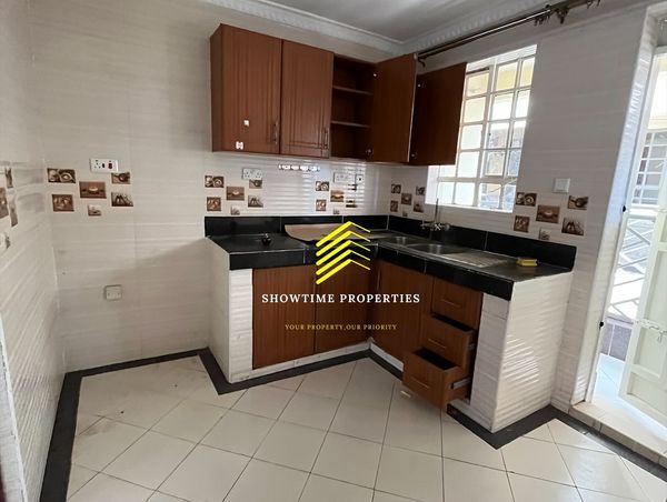 Spacious 2 bedroom apartment master en-suite to let along Naivasha Road