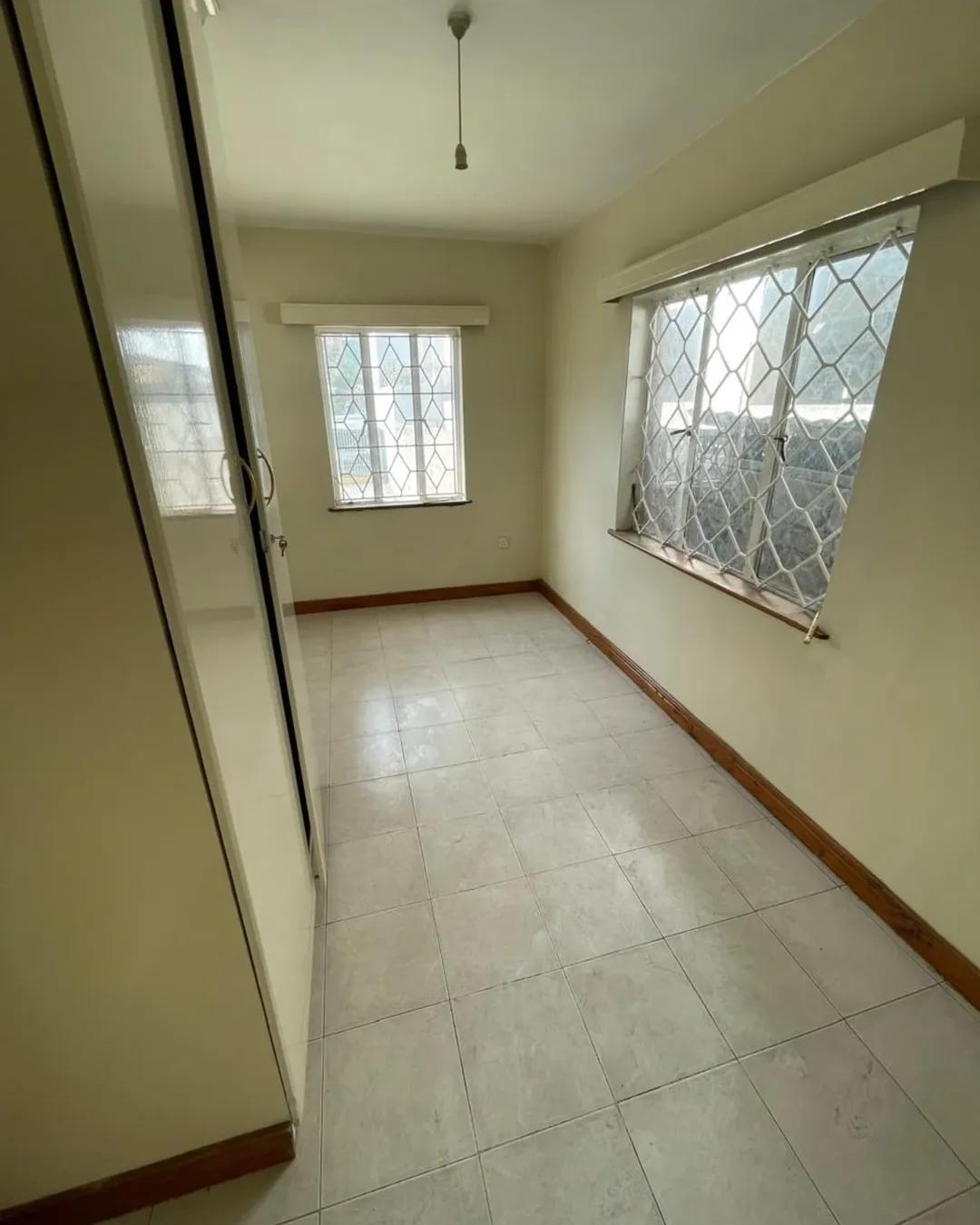 spacious 2 bedroom apartment to let in Parklands Image