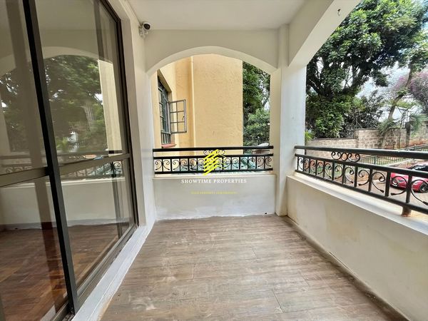 Spacious 3 bedroom apartment + Dsq to let in Lavington