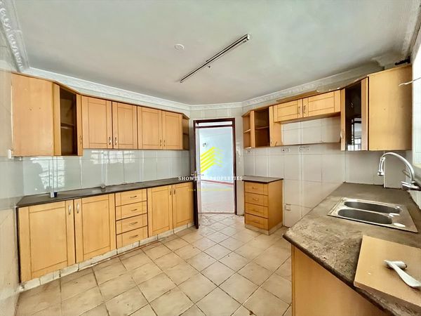 Spacious 3 bedroom apartment plus dsq to let in Lavington