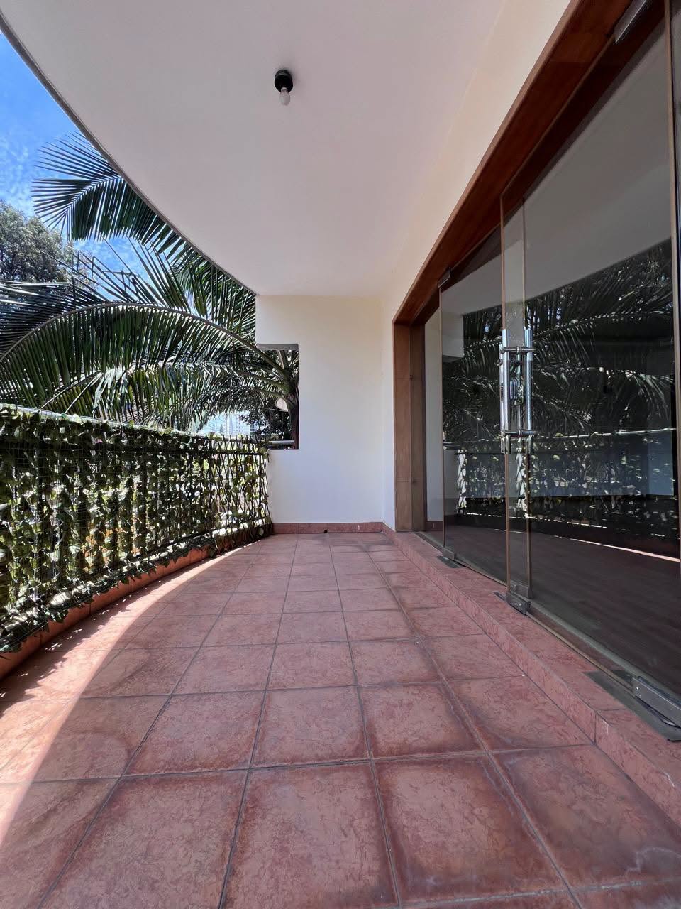 spacious 3 bedroom apartment plus sq for rent in kileleshwa