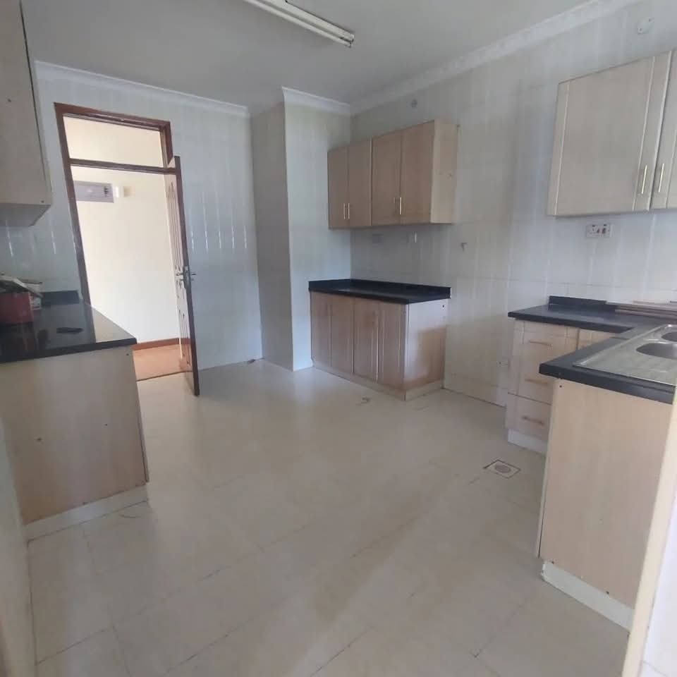 Spacious 3 bedroom apartment plus sq for sale in lavington Image