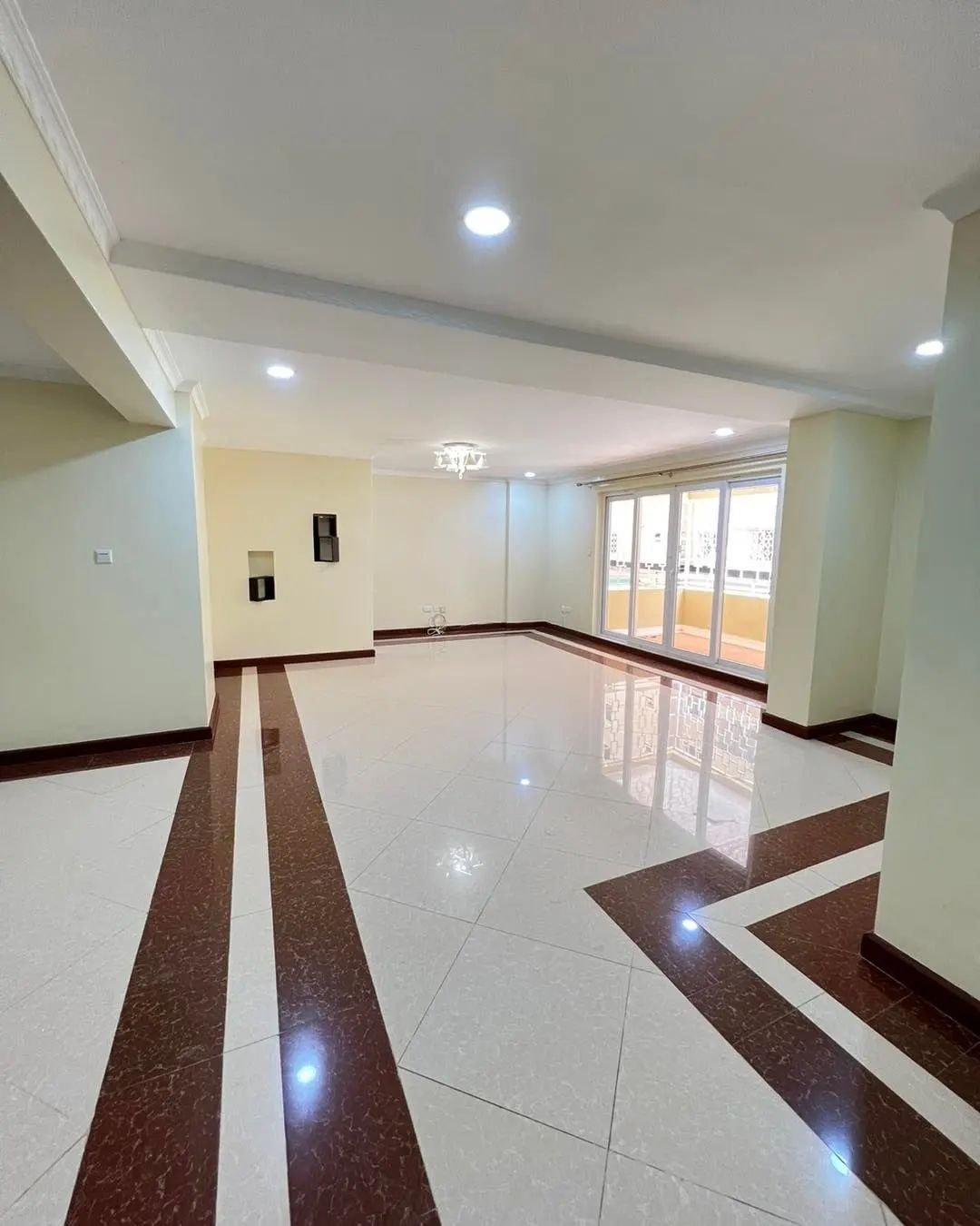 Spacious 3 bedroom apartment plus sq to let Kilimani