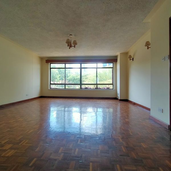 spacious 3 bedroom apartment to let in Upperhill