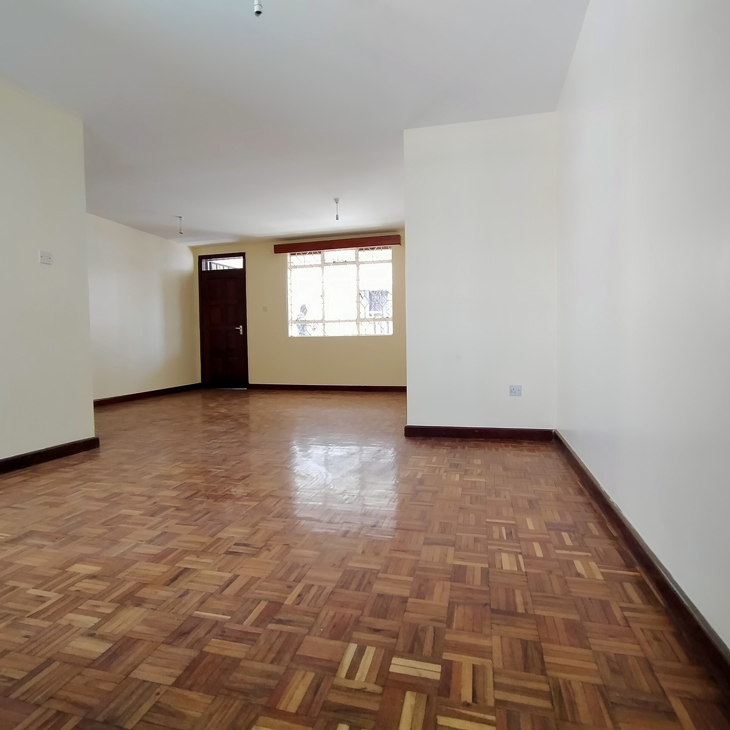 Spacious 3 bedroom apartment with sq to let Imara Daima.