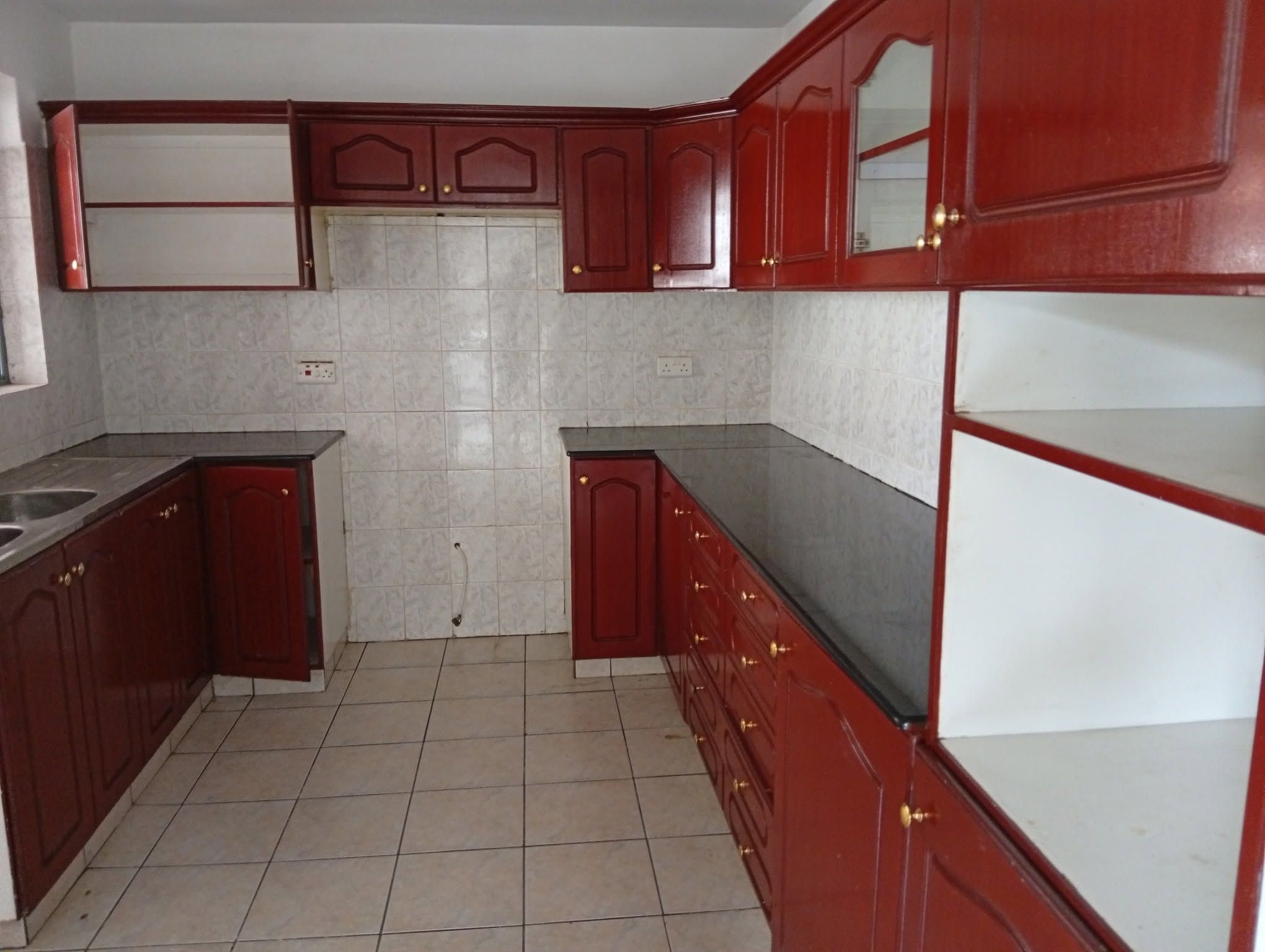 spacious 3 bedroom apartments to let in upperhill Image