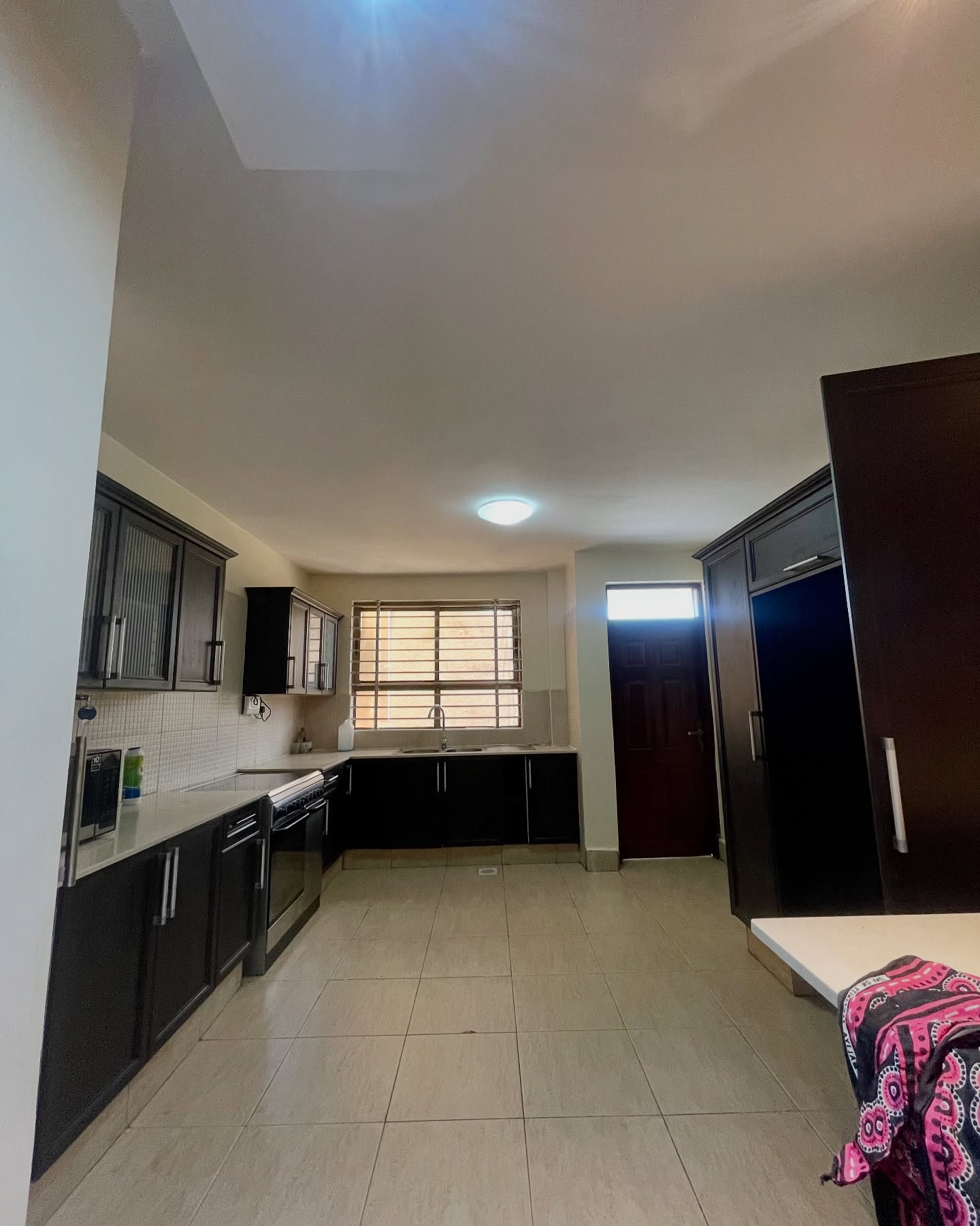 Spacious 3bedroom apartment for commercial use to let in Kilimani Image