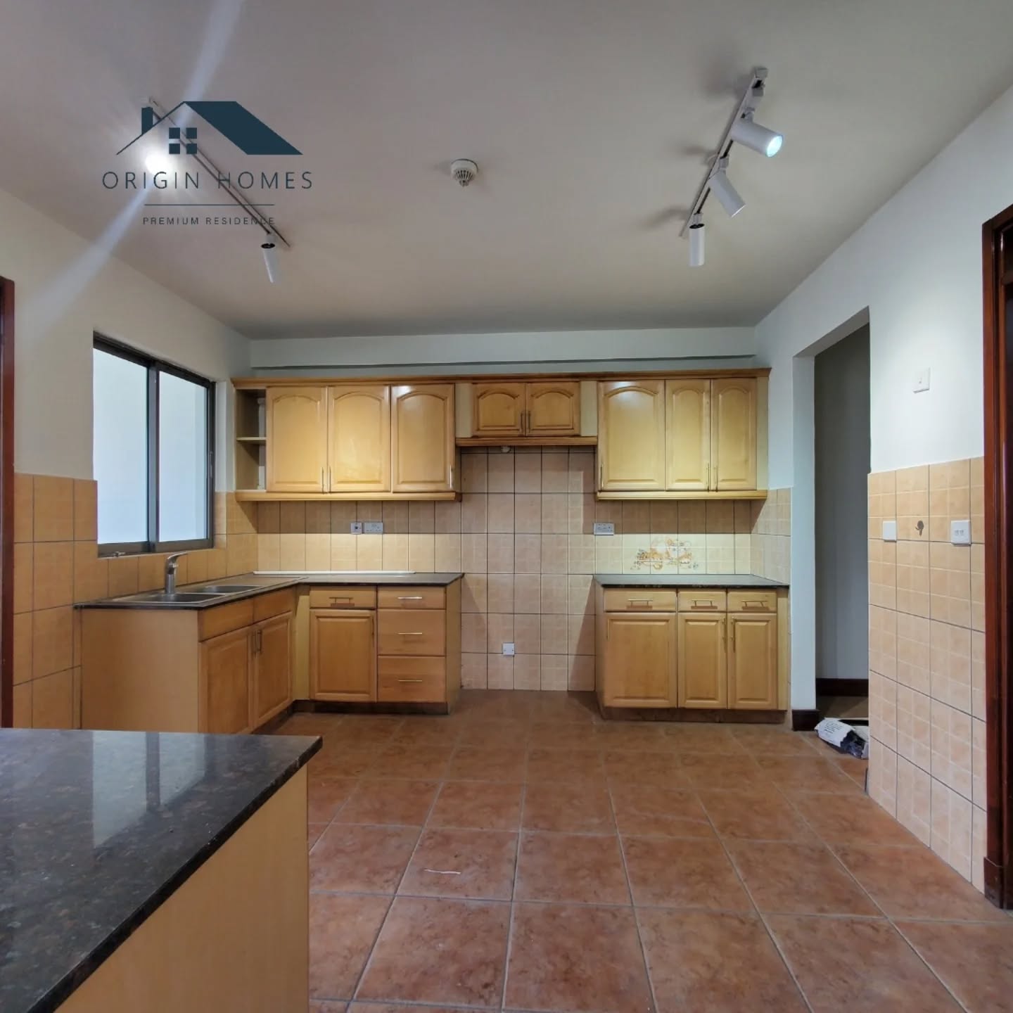 Spacious 4 Bedroom Apartment plus Home Office & Family Room To Let in Westlands Image