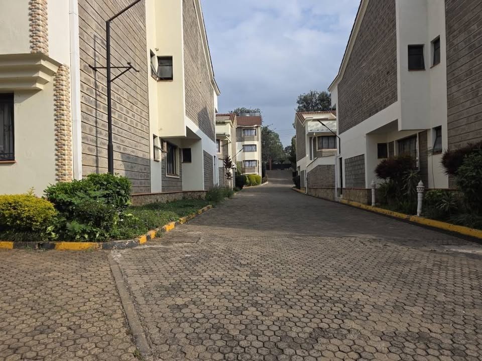 spacious 4-bedroom maisonette (3 ensuite) To Let in  Grevillea BROOKSIDE Image