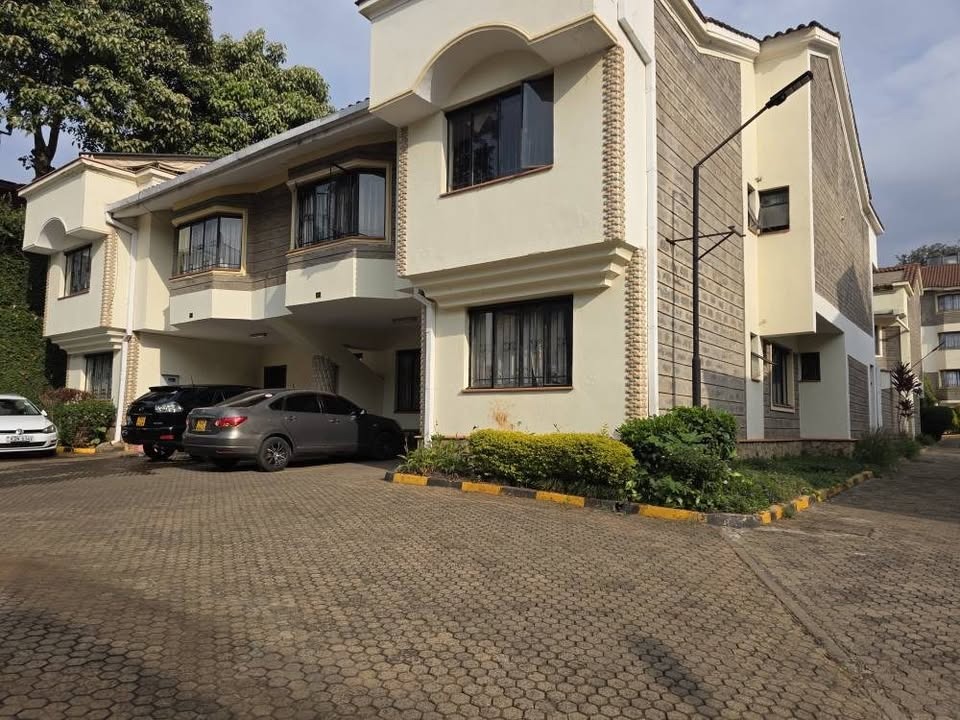 spacious 4-bedroom maisonette (3 ensuite) To Let in  Grevillea BROOKSIDE