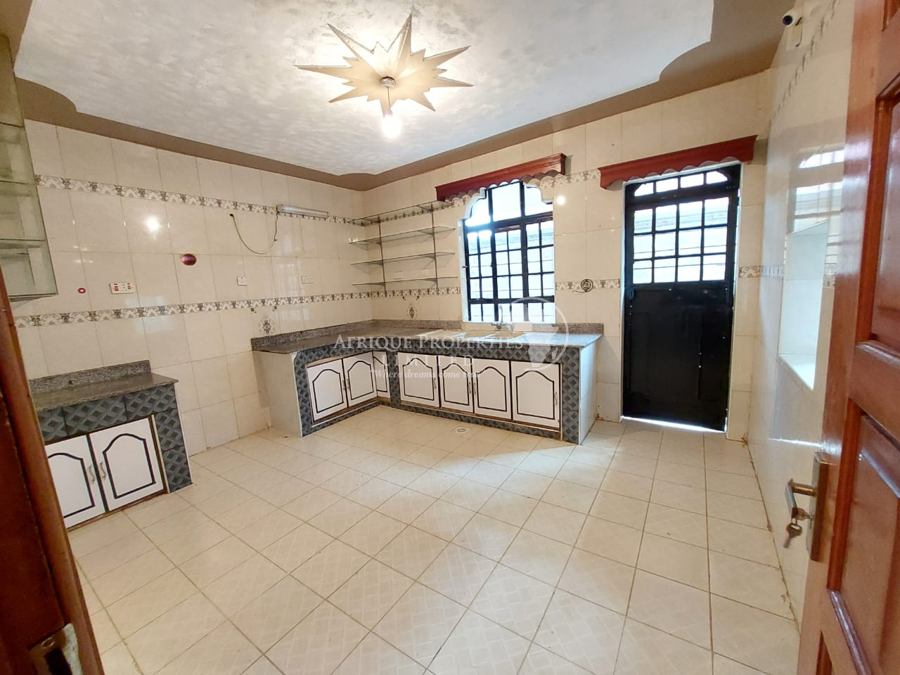 Spacious 4 Bedroom Maisonette For Rent in Safari Park Image