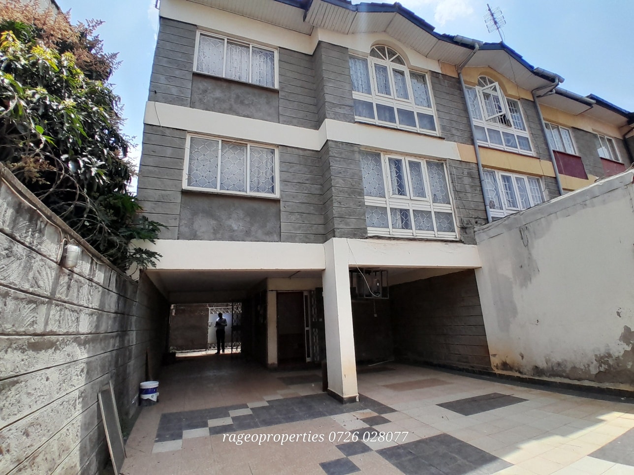 spacious 4 bedroom maisonette plus sq for sale in south c