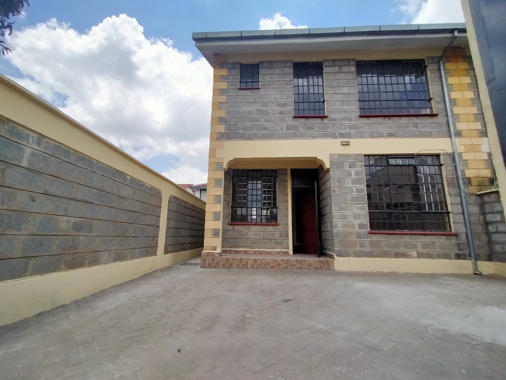 Spacious 4 bedroom maisonette plus sq for sale in South C