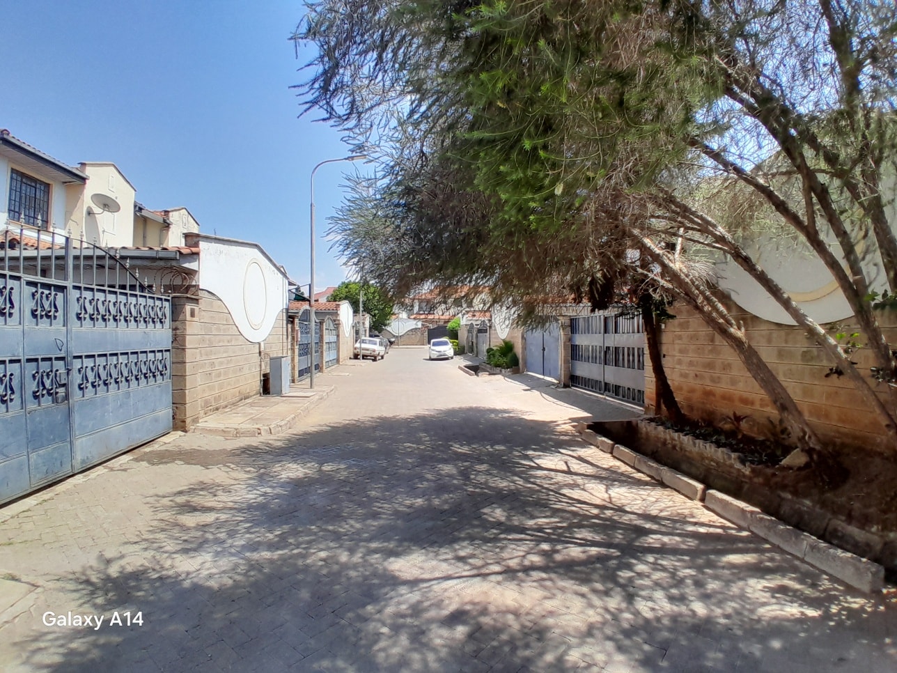 Spacious 4 bedroom maisonette plus sq for sale south c