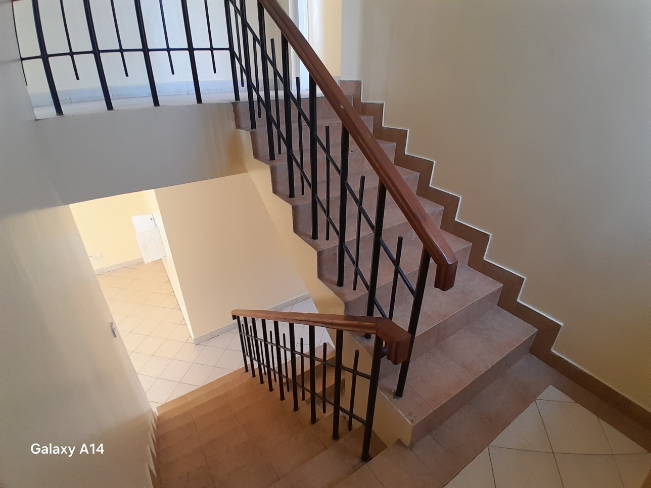 Spacious 4 bedroom maisonette plus sq for sale south c Image