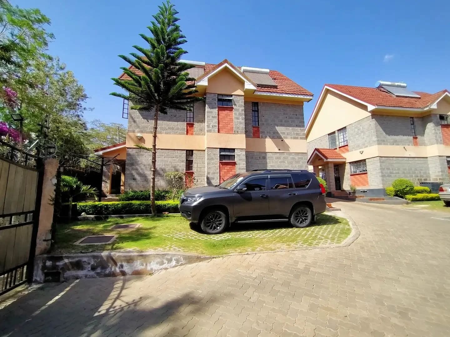 Spacious 4 Bedroom Townhouse For Rent in Kerarapon