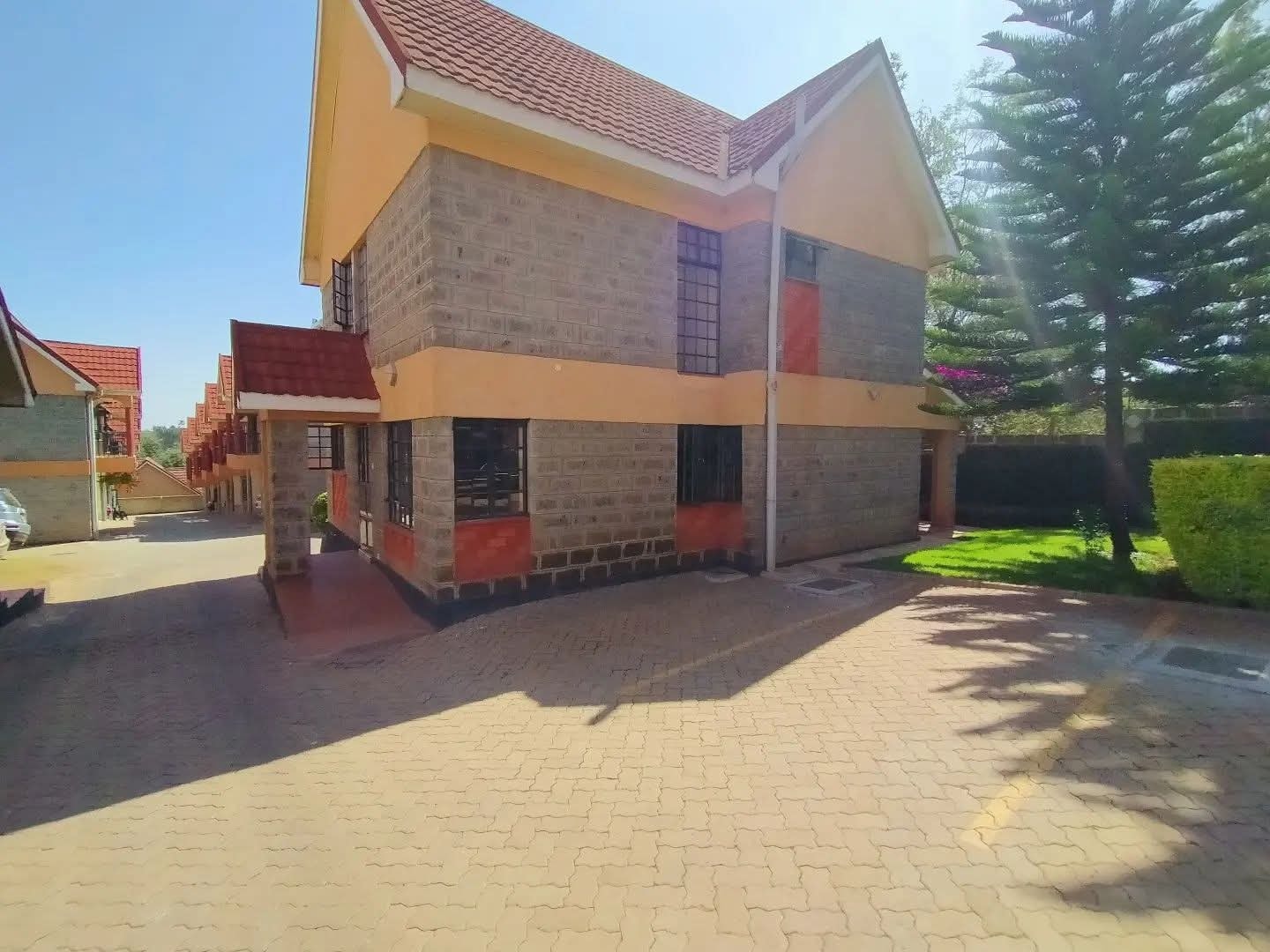 Spacious 4 Bedroom Townhouse For Rent in Kerarapon Image