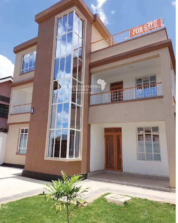 Spacious 5 Bedroom Maisonette For Sale in Membly Estate