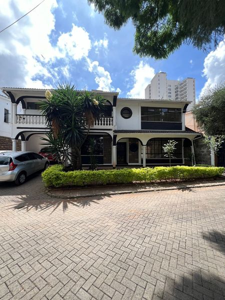 Spacious 5 Bedroom Townhouse with DSQ for Rent in Kilimani