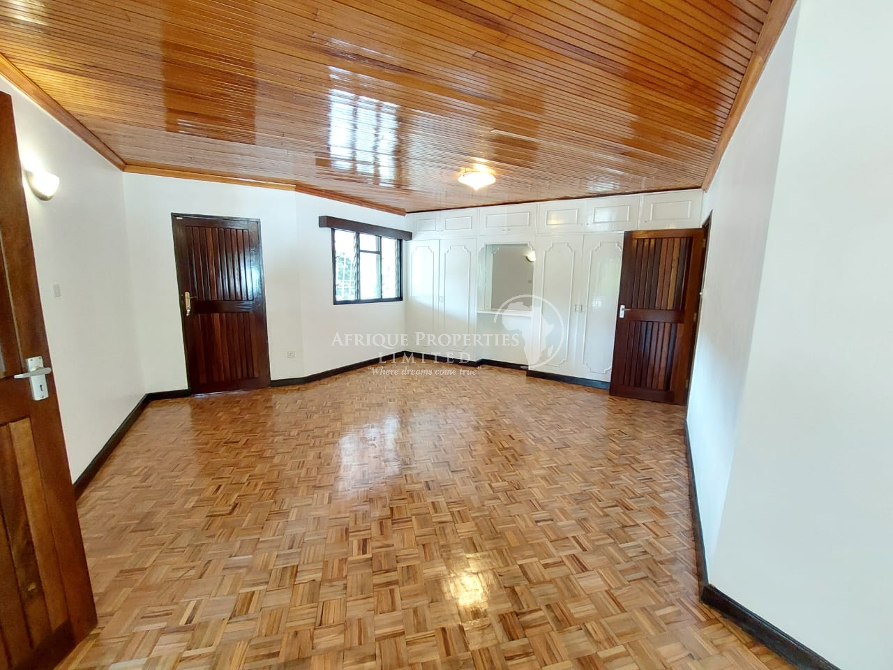 Spacious 6 Bedroom Maisonette For Rent in Runda Image