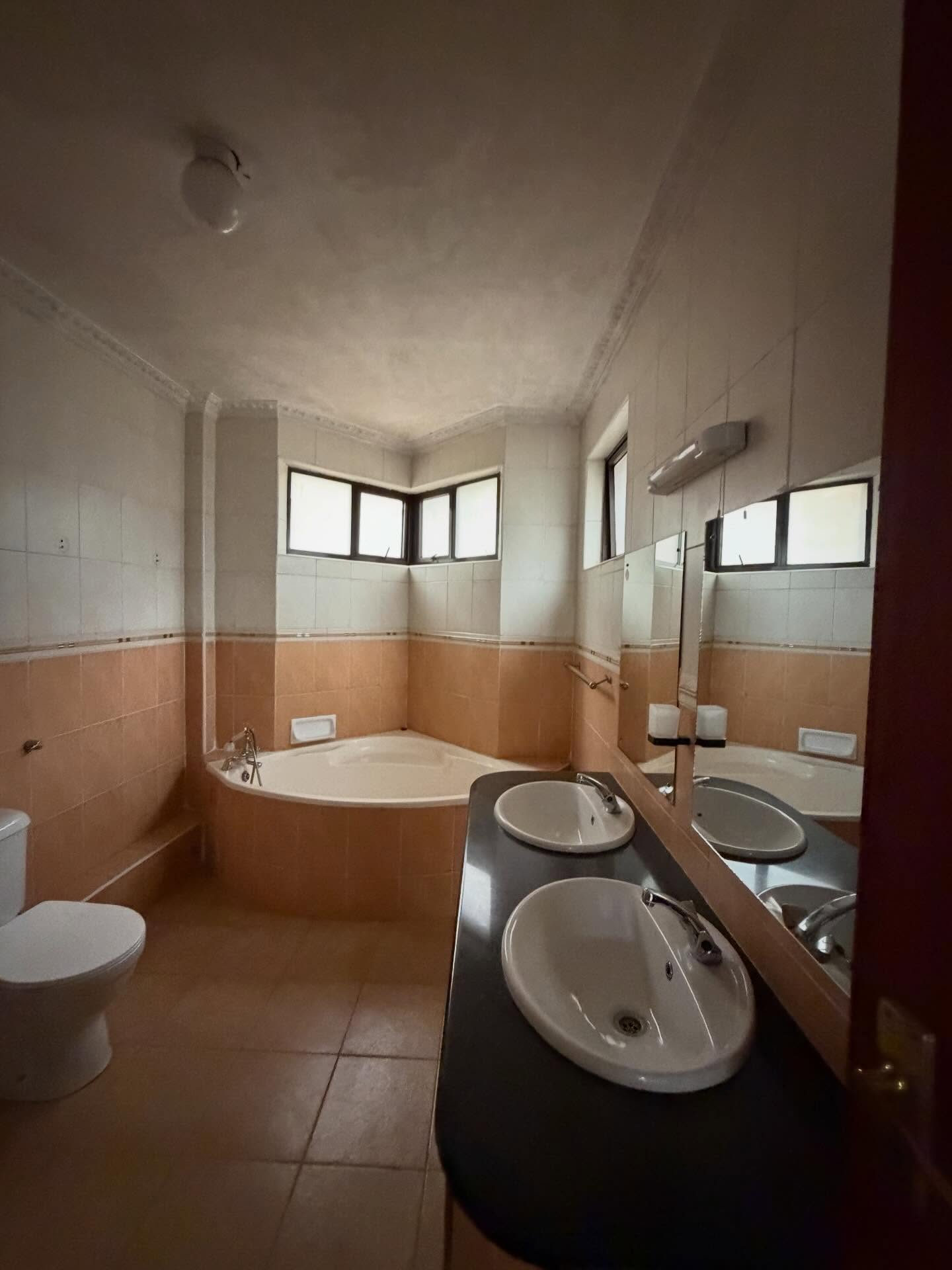 Spacious and modern 3-bedroom apartments to let in Milimani (Off State House Road)
