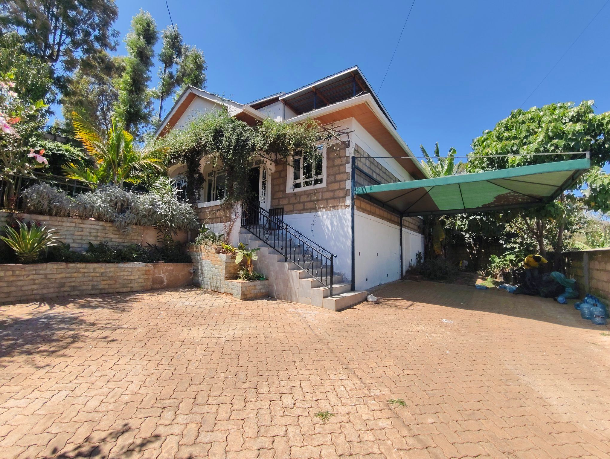 Spacious and modern 5 bedroom maisonette all ensuite +DSQ available to let in Ngong, Bondeni.