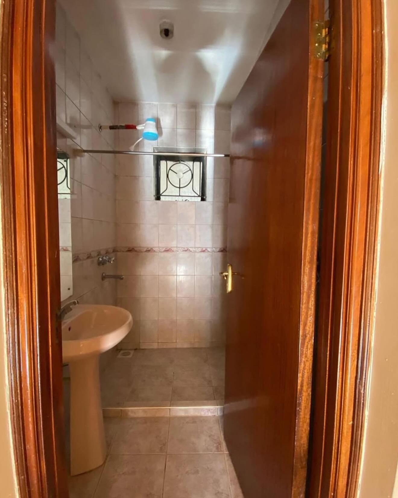 Spacious homely 3 bedrooms apartment to let in Riverside Image