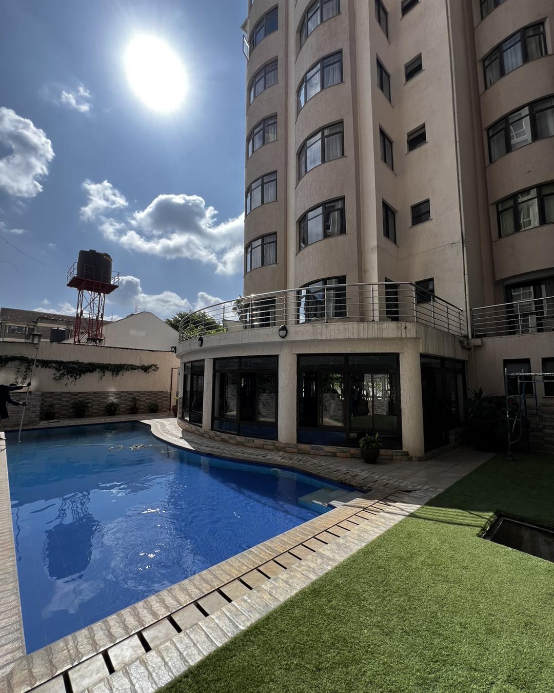 Spacious modern 2 bedroom apartment to let in Westlands