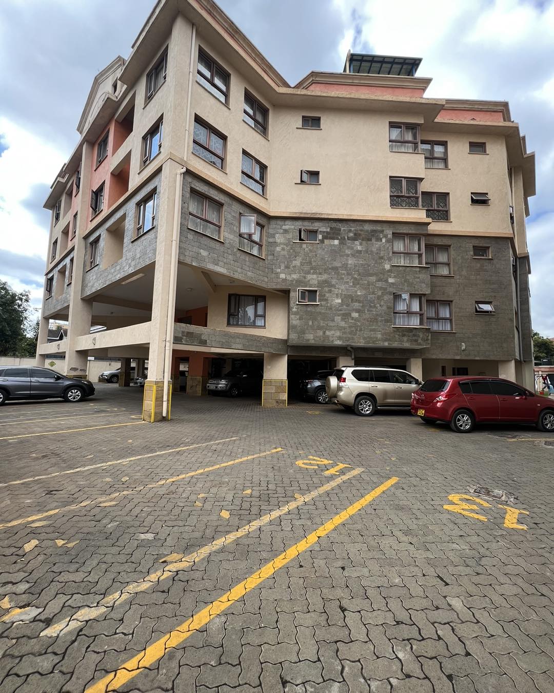 Spacious modern 2 bedroom plus dsq apartment for sale in Kileleshwa