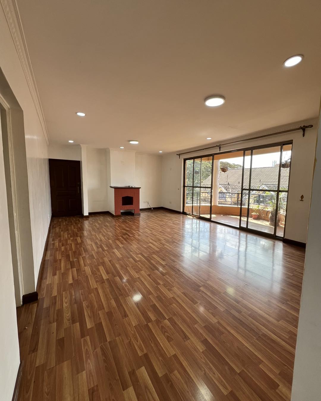 Spacious modern 3 bedroom plus dsq apartment to let in KILELESHWA