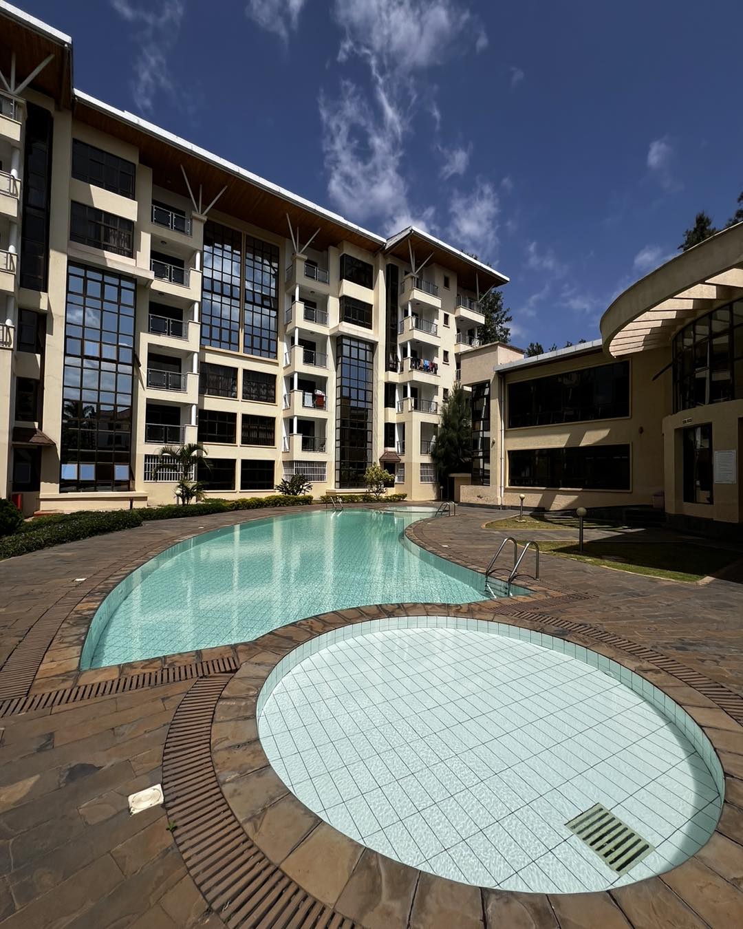 Spacious modern 3 bedroom plus dsq apartment to let in kilimani