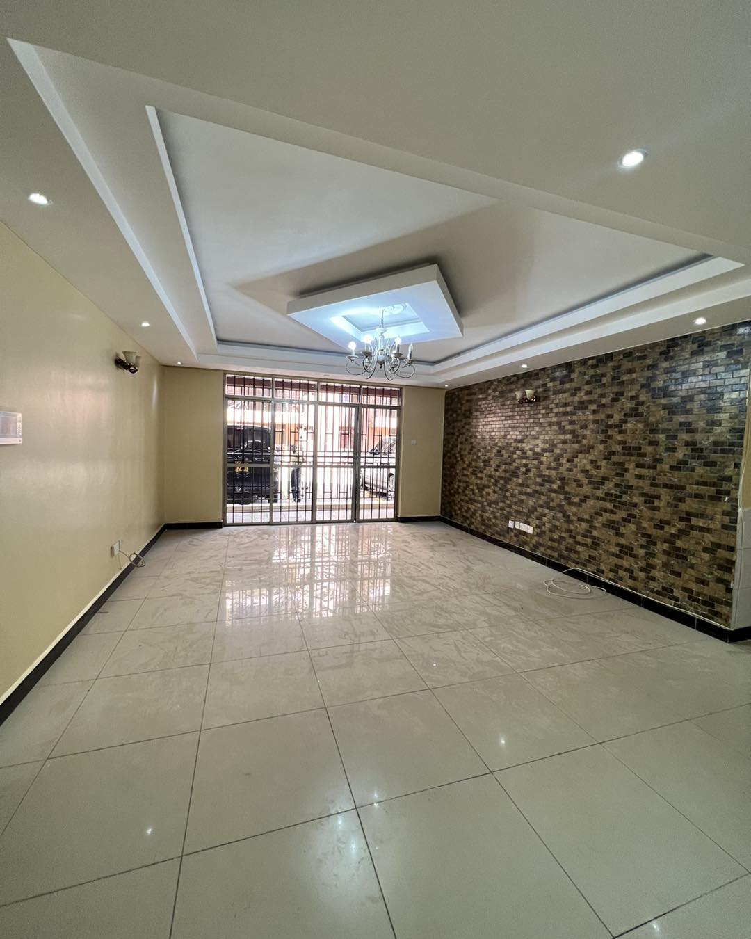 Spacious modern 4 bedroom plus dsq apartment to let in kilimani