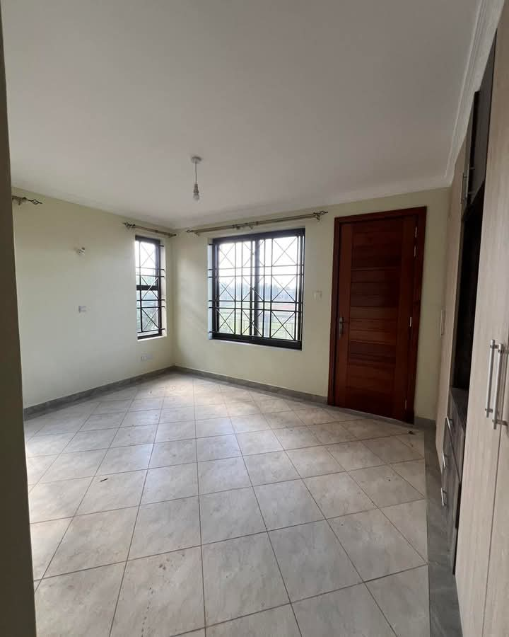 Spacious Modern 4 Bedroom Townhouse For Rent Close Gateway Mall Image