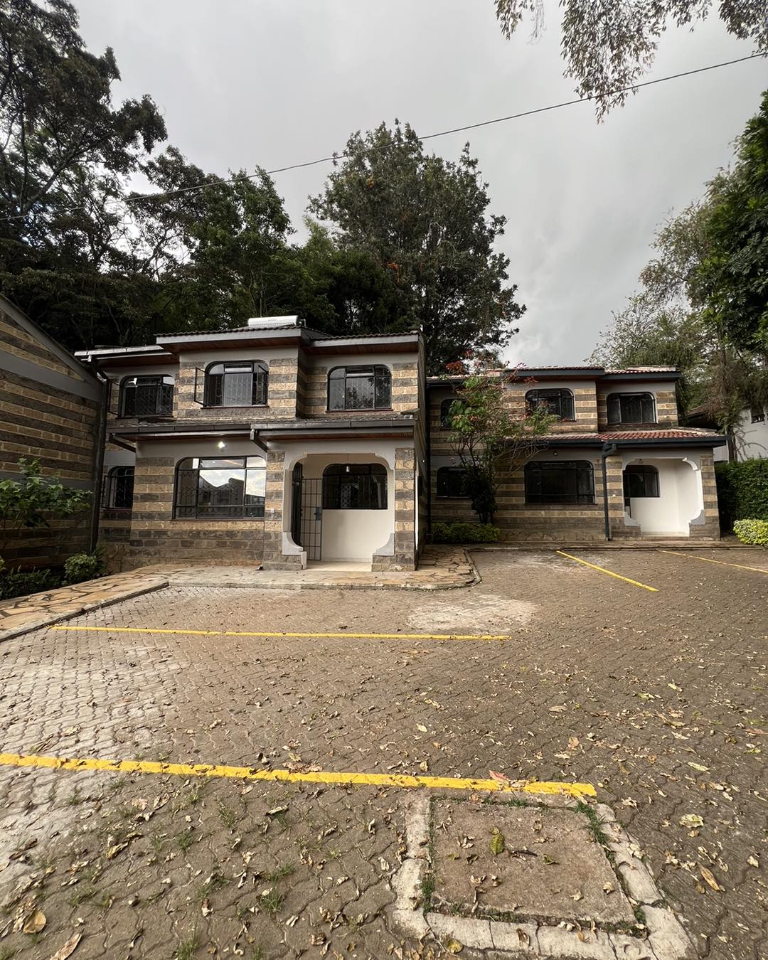 Spacious modern 4 bedroom townhouse plus DSQ to let in Lavington