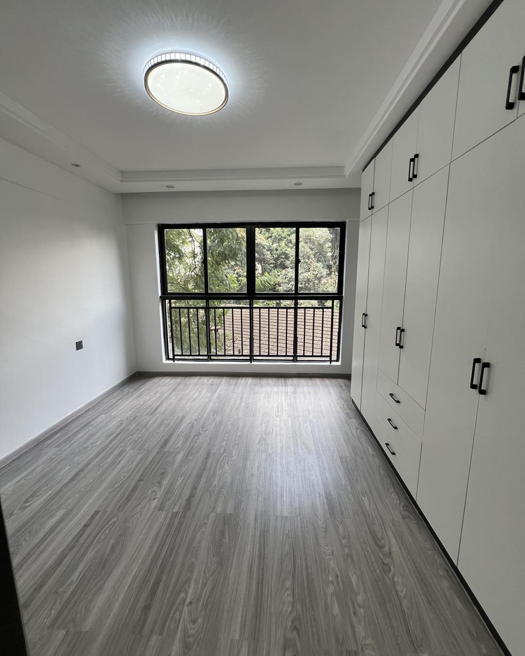 Spacious modern studio apartment to let in KILELESHWA