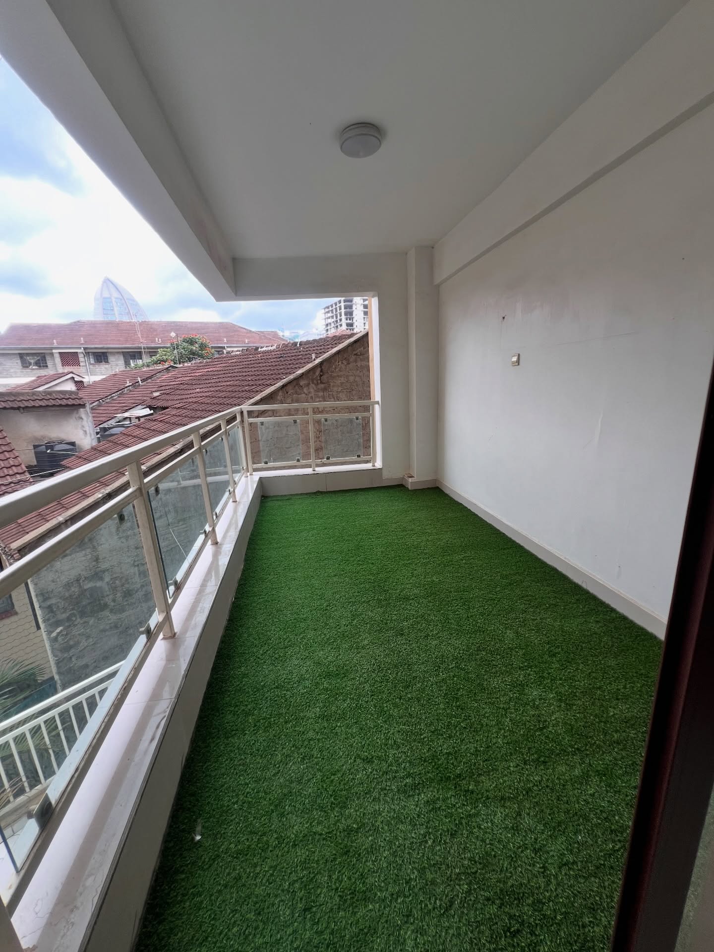 Spacious one bedroom apartment to let in kilimani off Dennis pritt Image